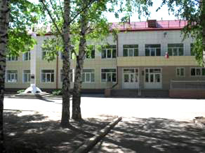 Главный вход, другой ракурс