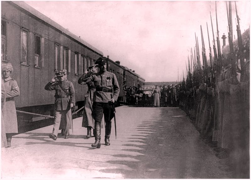Файл:Парад частей Сибирской Армии (лето 1919).jpg